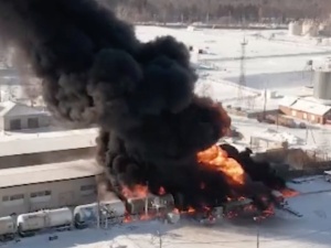 Ogromny pożar w rosyjskim składzie ropy naftowej. Nagranie trafiło do sieci