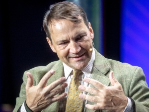 „Rozmowa z Rosją przynosiła owoce”. Sikorski broni prorosyjskiej polityki rządu Tuska