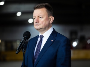 „To jest żałosne”. Szef MON nie przebiera w słowach