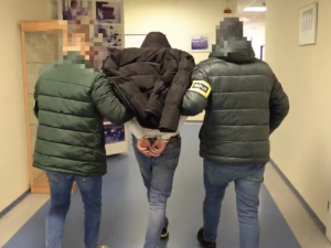 Policja pokazała nagranie z zatrzymania jednego z podejrzanych o zabójstwo na Nowym Świecie [WIDEO] 