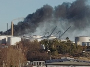 Pożar w rafinerii pod Sztokholmem. Pali się ropa naftowa
