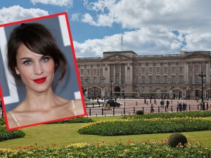 Półnaga modelka na przyjęciu. Skandal w Pałacu Buckingham [FOTO]
