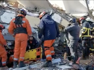 Polscy strażacy w Turcji. Tak walczą o życie kolejnych osób [WIDEO]