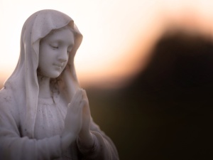 Figura Matki Bożej pozostała nietknięta po zawaleniu się katedry w Turcji