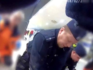 Trzech opolskich policjantów uratowało życie mężczyźnie. Jest nagranie