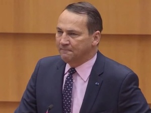 „PO powinna schować Sikorskiego. Może jeszcze nie jest trędowaty, ale ma poważną wysypkę”
