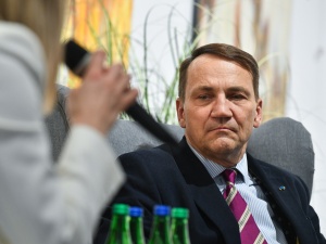 Sikorski stanie przed wyborem? Były minister udzielił wywiadu ws. arabskich przelewów