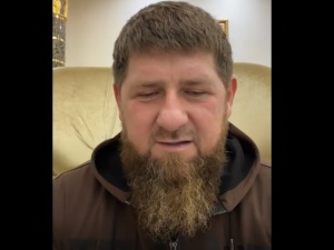 Zastępca Kadyrowa otruty trującą substancją przesłaną w kopercie? Przeżył
