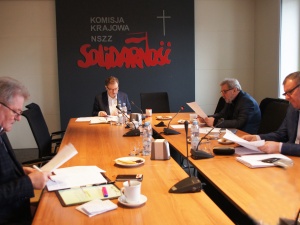 Prezydium KK: wzrost wynagrodzeń w szeroko rozumianej sferze finansów publicznych na poziomie nie mniejszym niż 20%