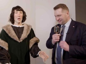 Minister Czarnek rozmawiał z zaawansowanym robotem Kopernikiem. Pojawiło się nagranie 