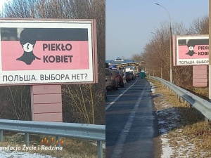 Piekło kobiet. Baner z symbolami Strajku Kobiet ostrzega na Białorusi... przed wjazdem do Polski?