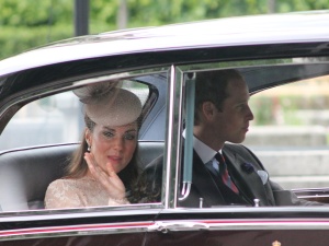 Trzęsienie ziemi w Pałacu Buckingham. Wyciekły prywatne wiadomości Kate Middleton do księcia Harry'ego