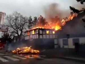 Spłonął XIX-wieczny budynek Caritasu w Krzywym Kole. Wielka akcja służb 