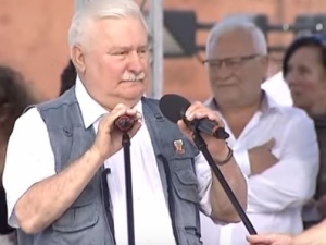Lecha Wałęsy znów nie będzie na kontrmiesięcznicy? Powodem stan zdrowia. "Przechodzi rehabilitację"