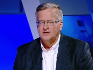 Komorowski apeluje do prezydenta Dudy: "Niech pan Macierewicza wyrzuci, a nie się handryczy"