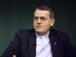 Rzekome słowa ks. Oko o gwałcie to fake news. "Newsweek" jako jedyny nie raczył tego odnotować