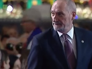 Internauci komentują zaproszenie Antoniego Macierewicza do Białego Domu: "Teraz wyjcie wyjce"