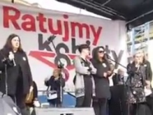 W projekcie "Ratujmy kobiety" przewidywano więzienie za odwodzenie od aborcji i krytykę feministek