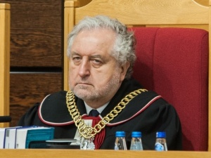 Prezes Rzepliński jak udzielny książę. Nie dopuścił do obrad części sędziów