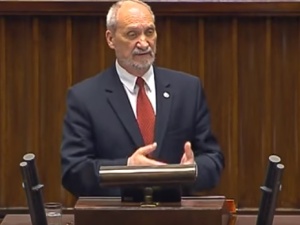 Antoni Macierewicz: Grupa posłów cynicznie działa przeciwko państwu polskiemu w interesie koncernów