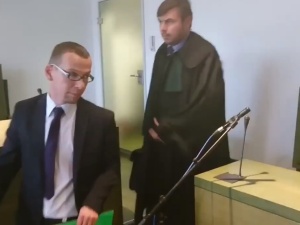 [video] Komentarze publiczności po wyroku w/s sędziego Topyły: "A jak go przyjmowali to go nie badali?"