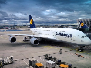Tomasz Wróblewski: "Lufthansa z okazji niepracującej niedzieli proponuje lot na zakupy". Nie do Niemiec