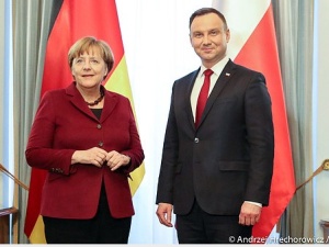 Niemieccy sędziowie naciskają na Merkel, by w sporze z Polską poparła UE