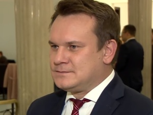 Dominik Tarczyński do PO: "Ile wy z nagród urzędników przekazaliście? Ja przekazałem 20 000 zł"