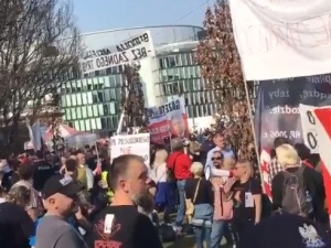 [video] Kontrmanifestacja „Obywateli RP” na Placu Piłsudskiego. Tłum odpowiada: „Lech Kaczyński!”