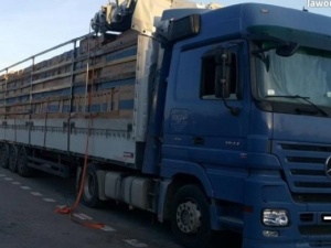 Ukryci w przyczepie tira imigranci z Afganistanu przedostali się do Polski
