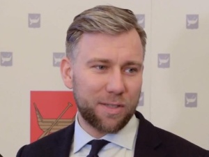 Prokuratura umorzyła sprawę radnego PO. Wnoszący pozew: Takie zachowanie powinno być napiętnowane