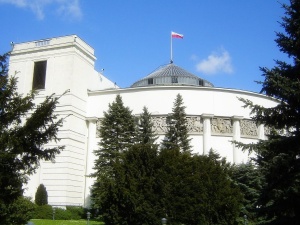 Sejmowa komisja przyjęła projekt dot. obniżki uposażeń parlamentarzystów