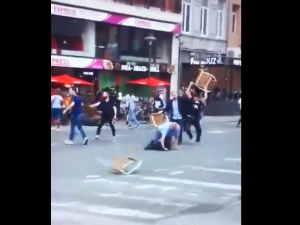 Uwaga brutalne - mężczyźni pobici przez Muzułmanów za picie alkoholu w... Antwerpii