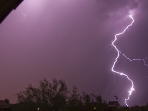 Nadchodzą potężne burze. Możliwe podtopienia!
