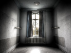 Próbował podpalić biuro Beaty Kempy. Teraz trafi do zakładu psychiatrycznego? 