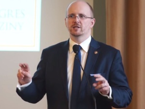 J.Kwaśniewski: Trybunał Sprawiedliwości UE narzucił definicję "małżonków" obejmującą osoby tej samej płci