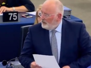 [video] Timmermans: "Jadę do Moskwy". Głos z sali: "Nie musisz już jeździć do Moskwy rozmawiać o Polsce"