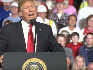 [video] Trump do Merkel: Chronimy was przed Rosją, a wy podpisujecie z nią gazowy i naftowy kontrakt