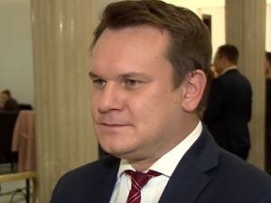 Dominik Tarczyński chce pomóc reporterowi TVN24: "Wrócili Decapitated, wróci Bojanowski"