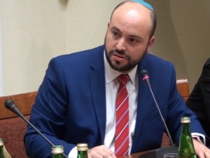 Jedwabne dzieli i będzie dzielić. Wiele komentarzy w tej sprawie wiąże się z jedną osobą - J. Danielsem