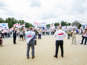 Pikieta w obronie zwolnionego związkowca z Grupy Azoty Puławy