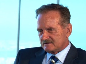 Gen. Gromosław Czempiński na ławie oskarżonych. Chodzi o sprawę prywatyzacji STOEN, PLL LOT i TP