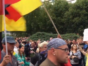 [video] Niemcy: Przybysze z Syrii i Iraku podejrzewani o zabicie 35-letniego Niemca. Zamieszki w Chemnitz