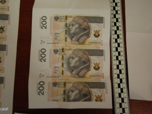 Szczyt głupoty? 41-latek kserował banknoty