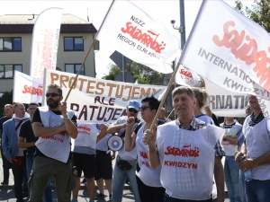 [Nasza Fotorelacja] Pikieta Solidarności przeciwko szykanowaniu związkowców i obniżaniu standardów pracy