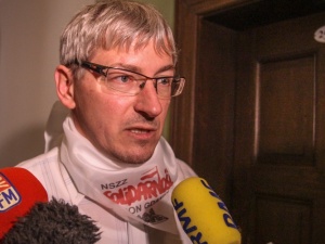 M. Lewandowski: Każdy, kto choć trochę obserwuje życie publiczne widzi, kto pojawia się na pikietach KOD
