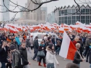 [video] Marsz Niepodległości ruszył. Uczestnicy śpiewają "Rotę"