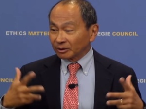 Francis Fukuyama usunął wpis szkalujący Marsz Niepodległości