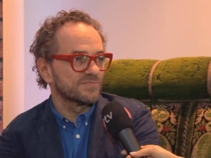 Najsztub kupił potrąconej kobiecie książkę o drzewach w prezencie. Przed sądem nie przyznał się do winy