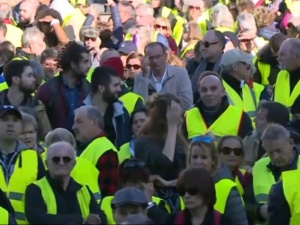 [video] We Francji trwają ostre zamieszki. Policja użyła gazu wobec protestujących